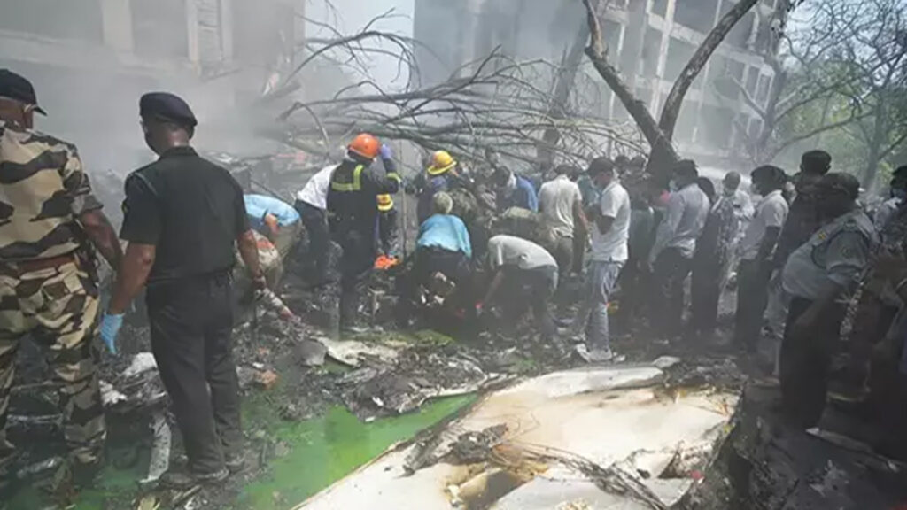 Hindistan’da 242 Kişiyi Taşıyan Yolcu Uçağı Yerleşim Bölgesine Düştü