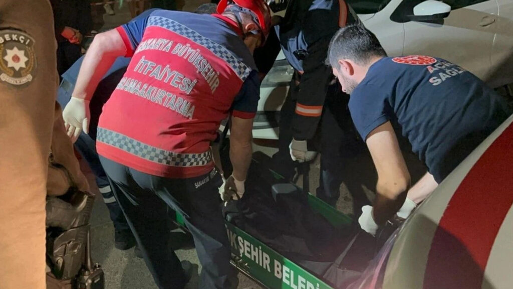 Karasu’da Feci Kaza: Çöp Atmak İsterken Canından Oldu