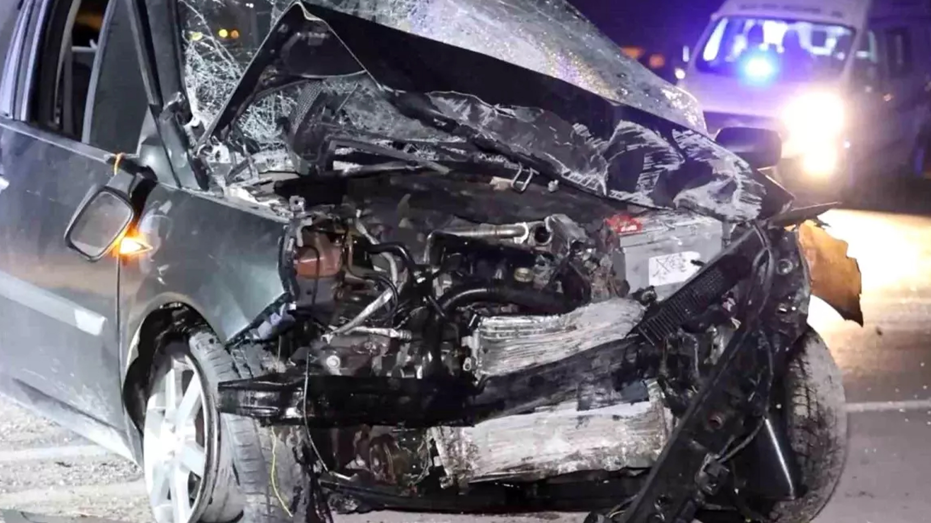 Aksaray’da Feci Kaza: Otomobil Bahçe Duvarına Çarptı, Sürücü Ağır Yaralandı