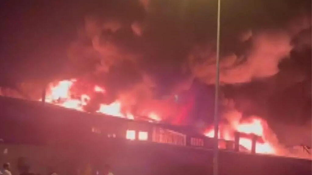 Arnavutköy'de Fabrika Yangını: Ekipler Seferber Edildi