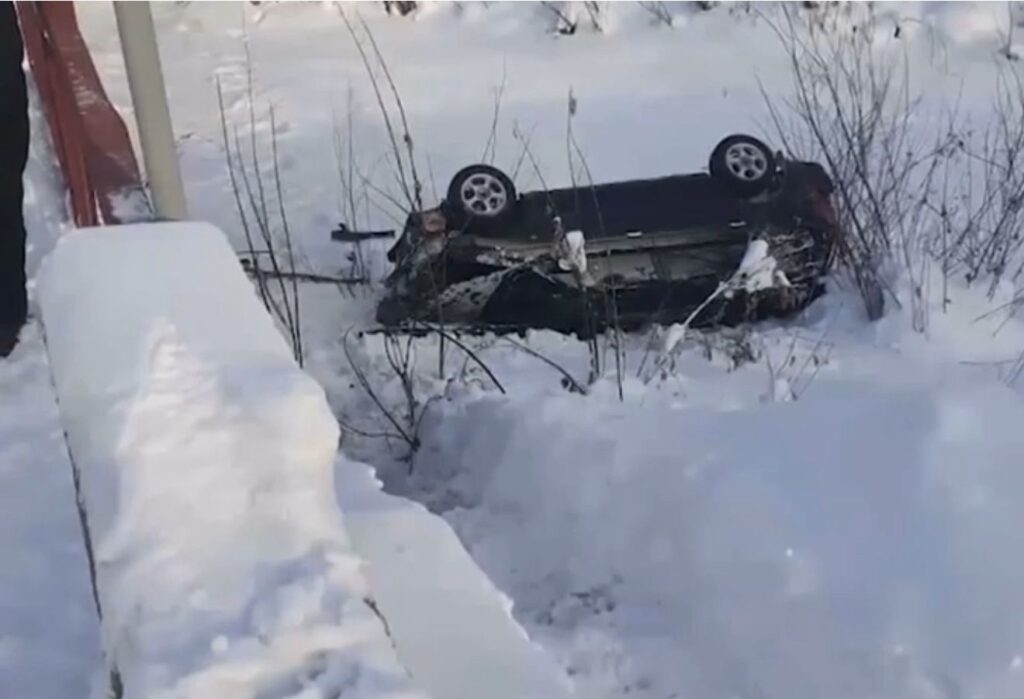 Rusya’da araç köprüden uçtu: Anne ve kızı ölümden döndü!