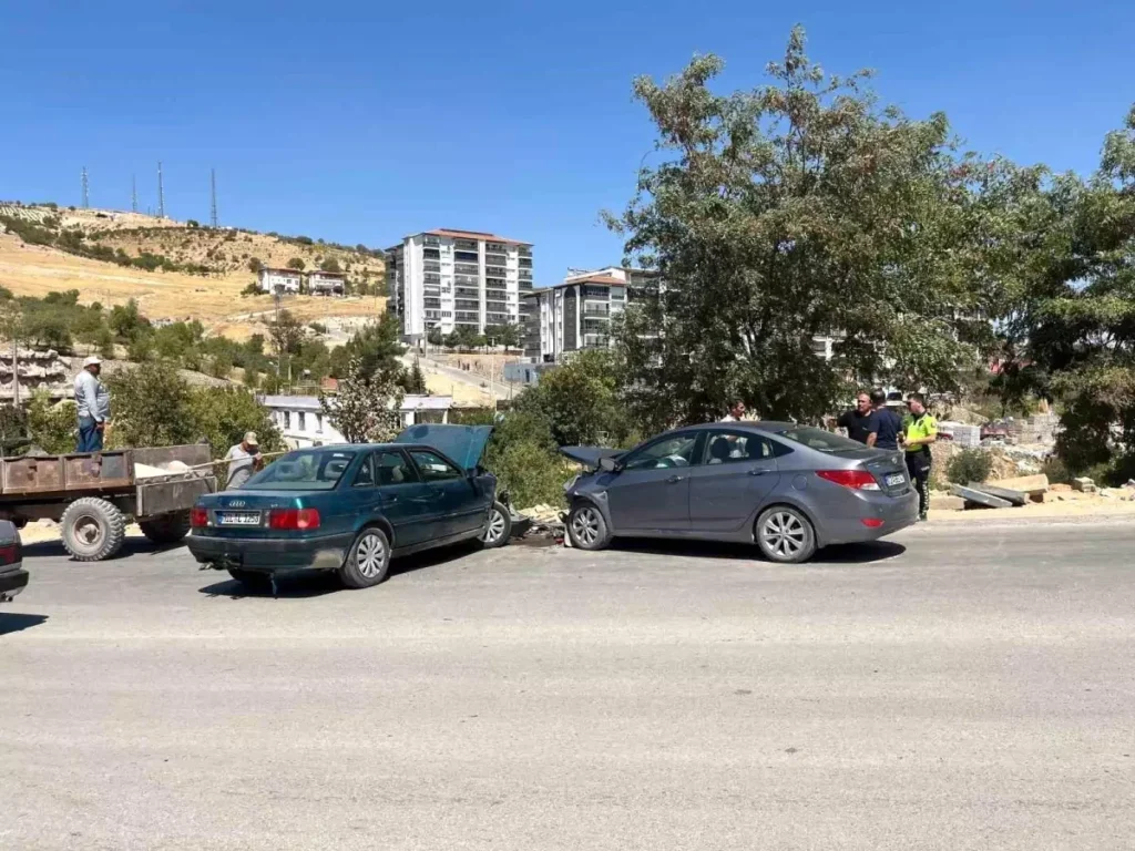 Adıyaman'da Kaza: 2 Yaralı