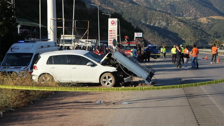 Amasya’da otomobil ile patpat çarpıştı: Anne ve oğlu yaşamını yitirdi, 6 yaralı