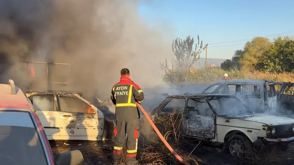 Aydın’da yediemin deposunda yangın: 5 otomobil ve 30 motosiklet kül oldu