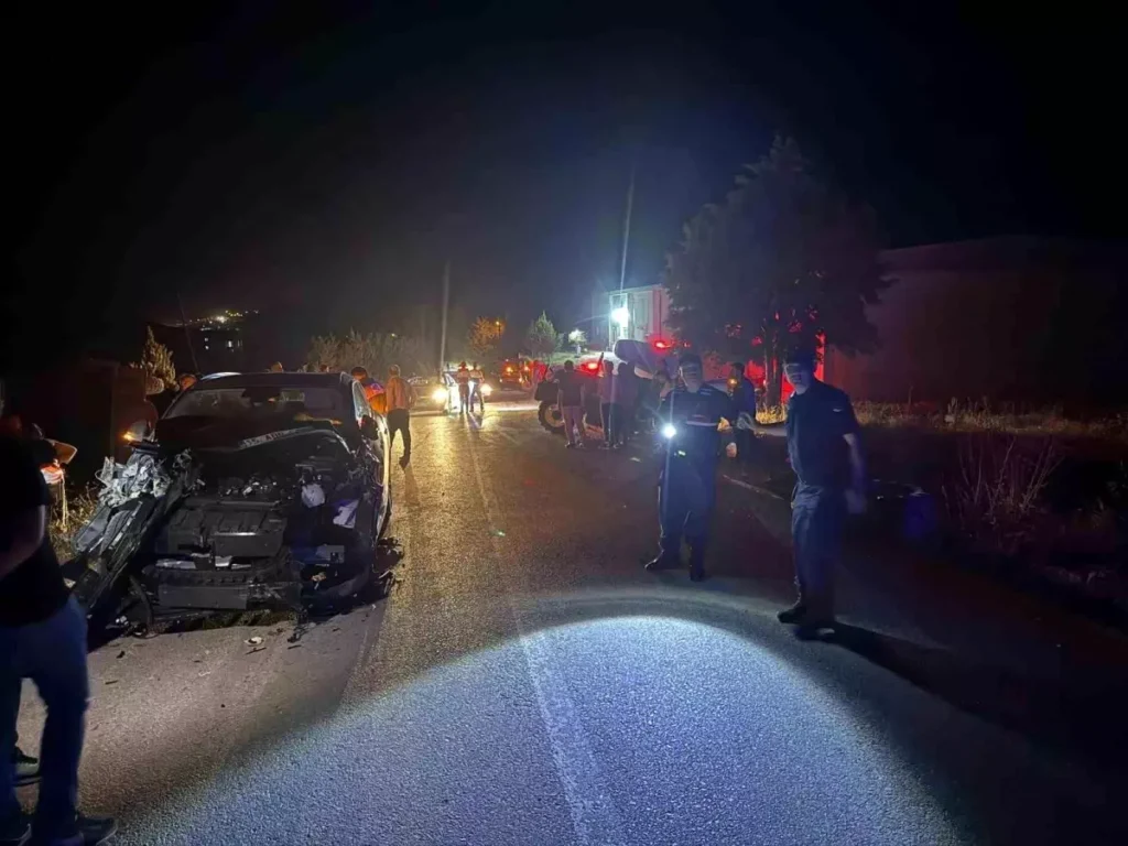 Burdur’da Traktör ile TOGG Çarpıştı: 3’ü Çocuk 6 Yaralı