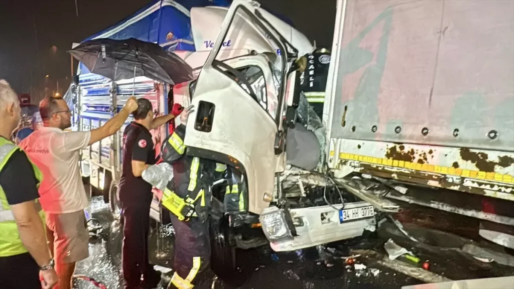 Çayırova'da Zincirleme Trafik Kazası: 19 Yaşındaki Sürücü Hayatını Kaybetti