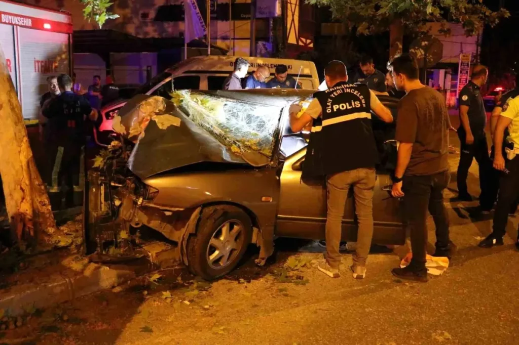 Denizli’de Feci Kaza: 2 Genç Hayatını Kaybetti, 1 Kişi Ağır Yaralı