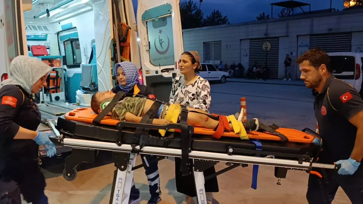 İnegöl’de Otomobil Bisikletli Çocuğa Çarptı: 6 Yaşındaki Cihan Ağır Yaralı
