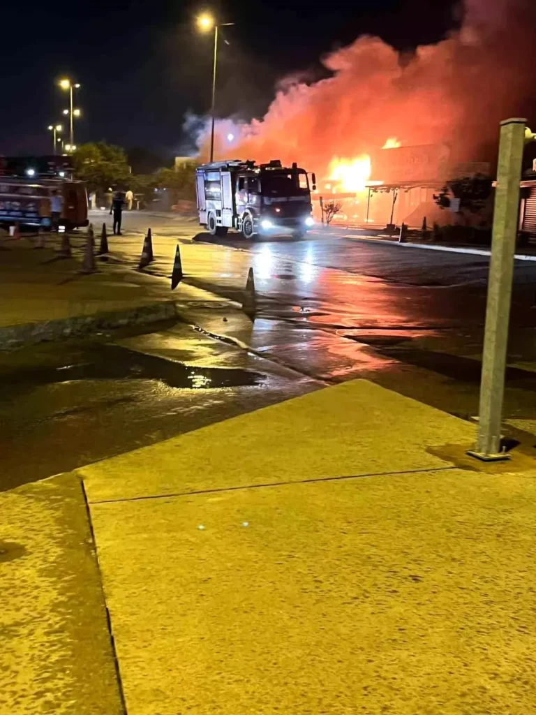 Kartal’da Balıkçı Barınağında Korkutan Yangın: 5 Dükkan Küle Döndü