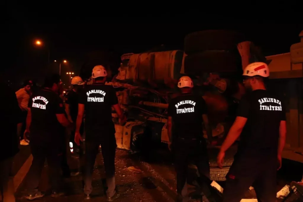 Şanlıurfa'da Zincirleme Trafik Kazası: 3 Kişi Yaralandı