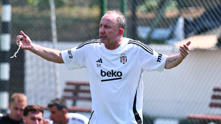 Sergen Yalçın Beşiktaş ile ilk antrenmanına çıktı