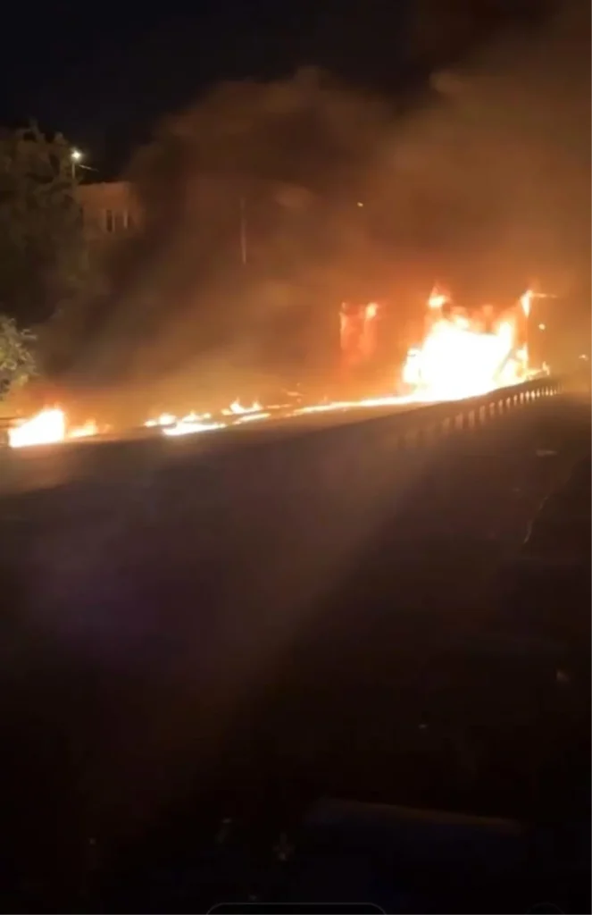 Tirebolu’da Seyir Halindeki Tır Alevlere Teslim Oldu