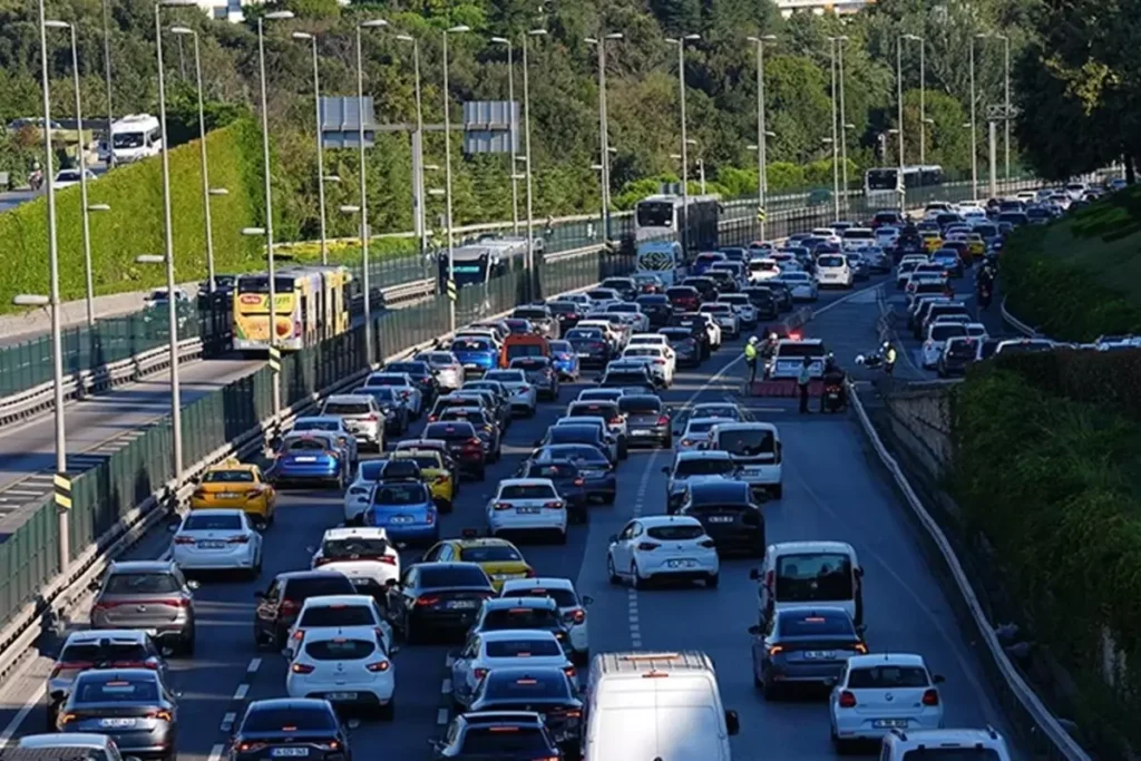 Trafik sigortasında köklü değişiklik: Yeni araç alanlar için basamak hakkı korunacak