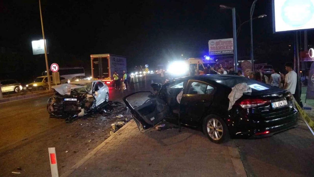 Antalya’da feci kaza: 2 ölü, 2 yaralı