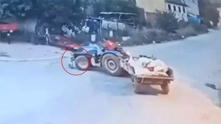 Bursa’da traktörün altında kalan 2 yaşındaki Batu’nun durumu kritik