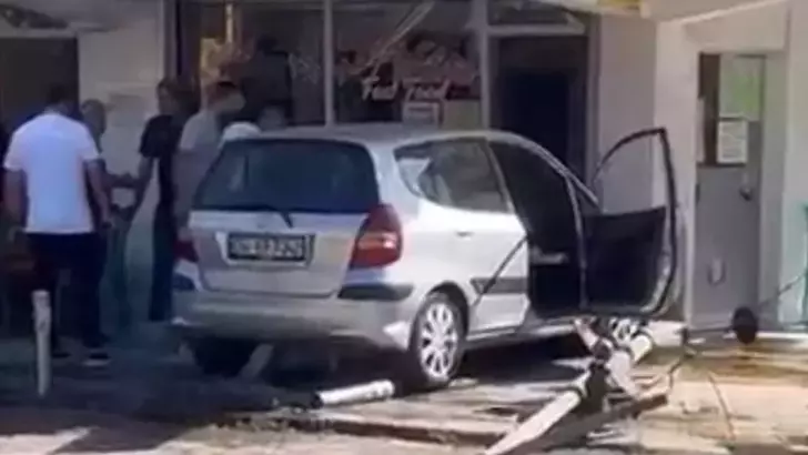 Güngören’de otomobil yayaya çarptı: Fren yerine gaza basınca kaza oldu