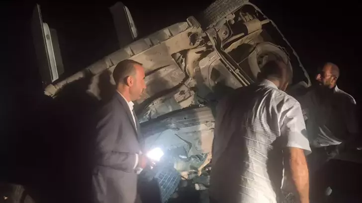 Şanlıurfa’da iki hafif ticari araç çarpıştı: 1 ölü, 5 yaralı