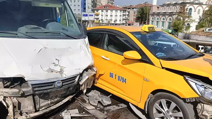 Ankara’da 6 Araç Birbirine Girdi: 6 Kişi Yaralandı