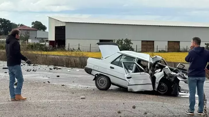 Balıkesir’de Öğrenci Servisi ile Otomobil Çarpıştı: 2 Ölü, 7 Yaralı