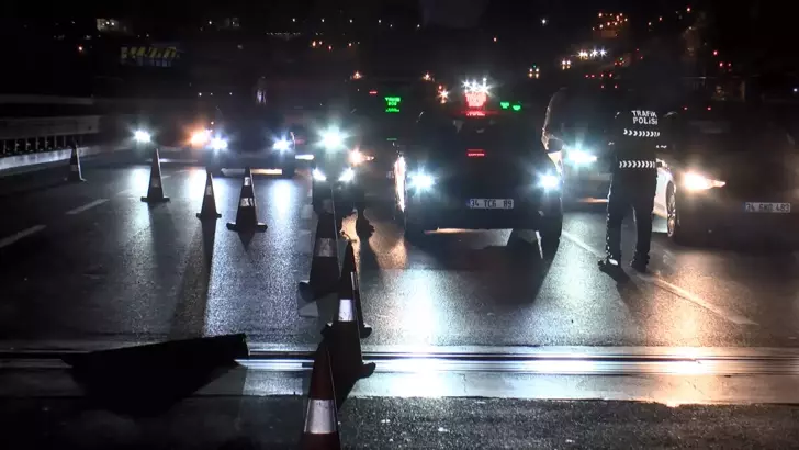 Bayrampaşa’da Viyadükte Tehlikeli Anlar: Genleşme Derzi Koptu, 2 Yaralı