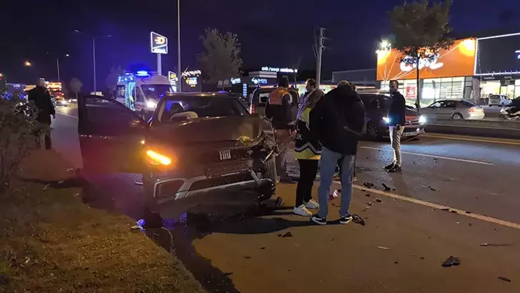 Bursa’da 3 aracın karıştığı zincirleme kaza: 3 yaralı