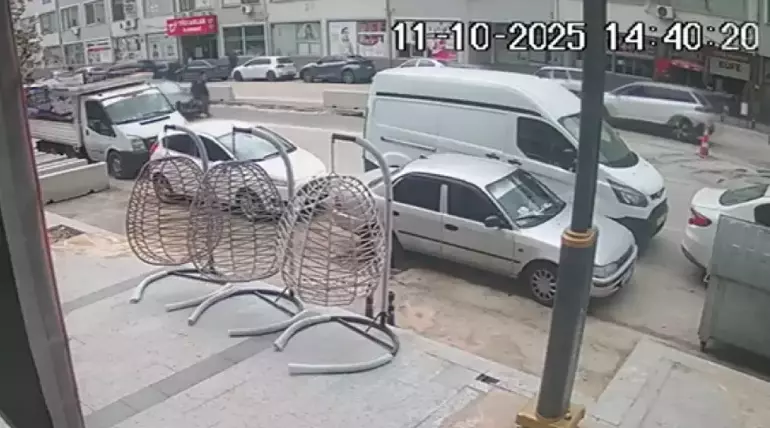 Karabük’te Yolun Karşısına Geçen Yayaya Otomobil Çarptı: O Anlar Kamerada