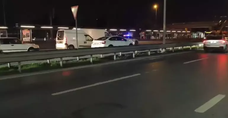 Küçükçekmece’de motosiklet kazasına ambulans çarptı: 2 yaralı