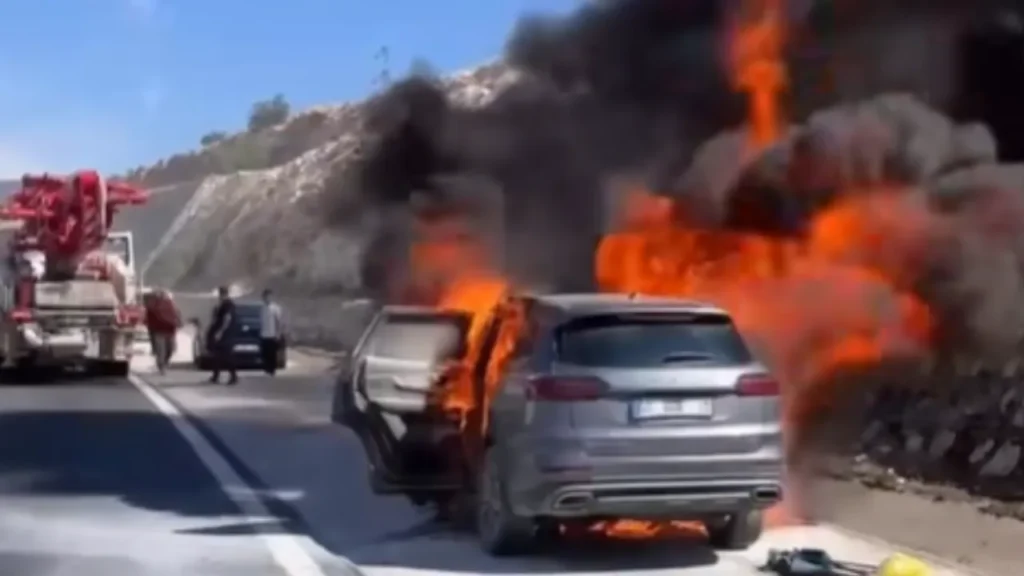 Osmaniye’de seyir halindeki otomobil alev aldı: Dakikalar içinde kül oldu