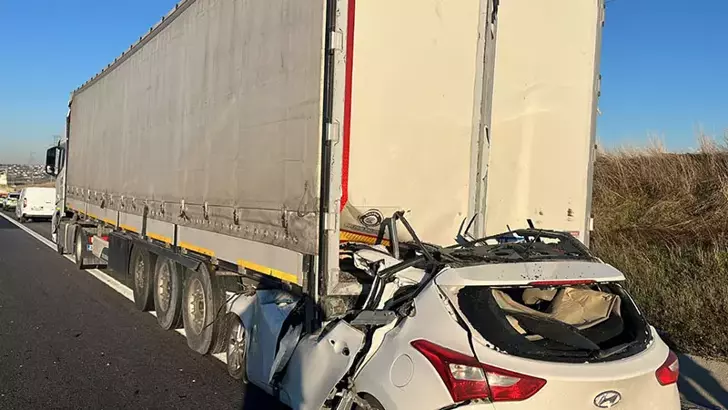 Silivri’de Otomobil TIR’ın Altına Girdi: 1 Kişi Hayatını Kaybetti