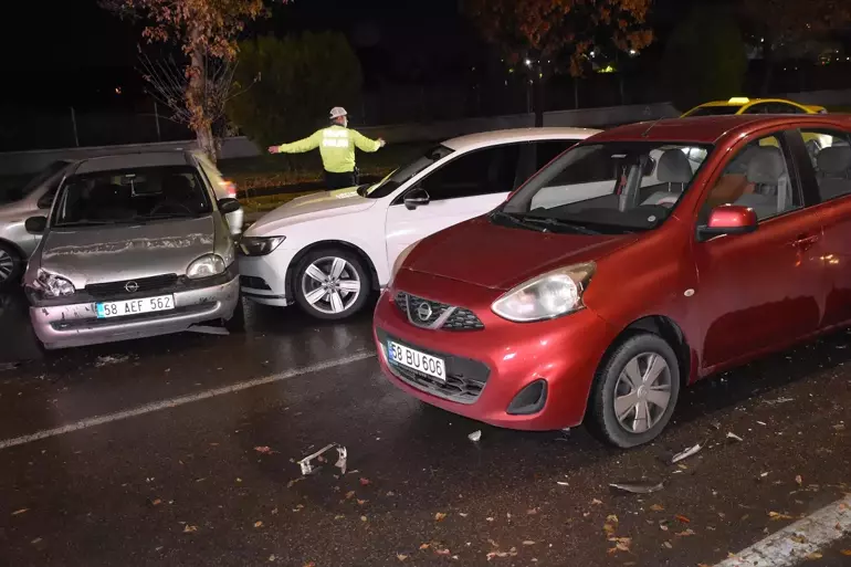 Sivas’ta 5 aracın karıştığı zincirleme kaza: 1 yaralı