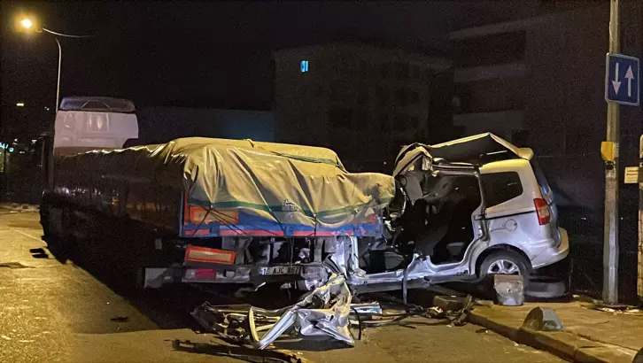 Sultanbeyli’de polis kovalamacası faciayla bitti: 1 ölü, 2 yaralı