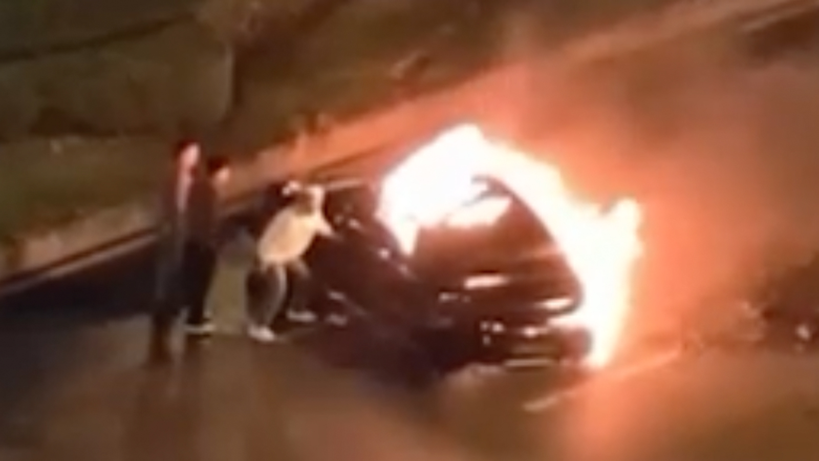 Xiaomi’nin elektrikli aracı kazada alev aldı: Kapılar kilitlendi, hisseler çakıldı