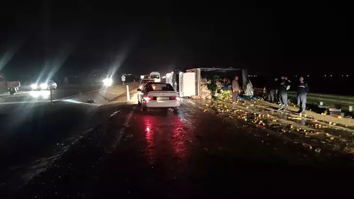 Adana’da Kamyonet Devrildi: 1 Yaralı