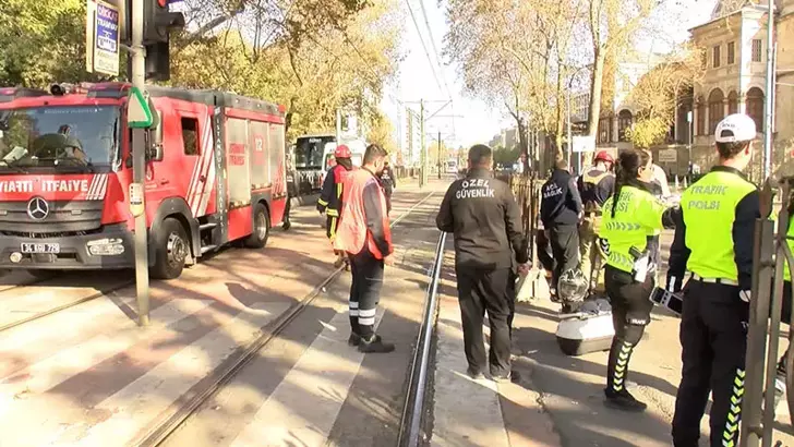Beyoğlu’nda Tramvayın Çarptığı Motosiklet Sürücüsü Yaralandı