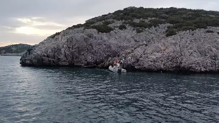 Bodrum’da bot kayalıklara çarptı: 4 yaralı