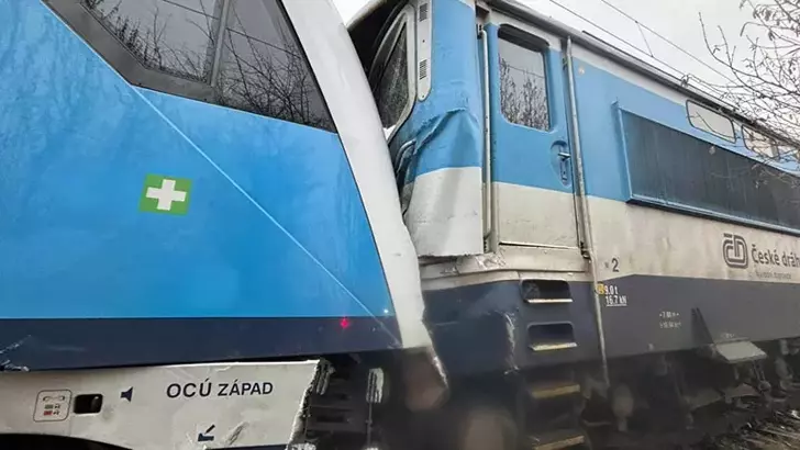 Çekya’da İki Yolcu Treni Çarpıştı: 40 Yaralı
