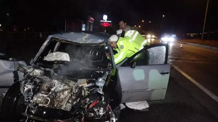 Erzurum’da Otomobil ile Hayvan Yüklü Kamyonet Çarpıştı: 1 Ölü, 2 Yaralı