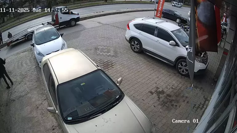 Eskişehir’de Hafif Ticari Araçlar Çarpıştı: 1 Yaralı