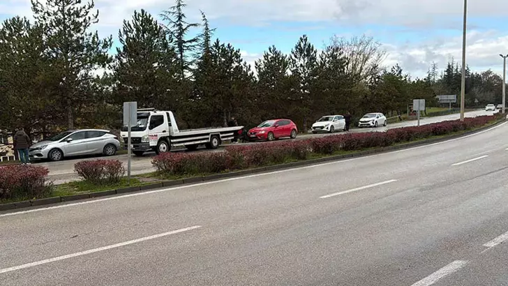 Eskişehir’de Yolun Karşısına Geçmek İsteyen 2 Yaya, İki Otomobilin Çarpması Sonucu Hayatını Kaybetti