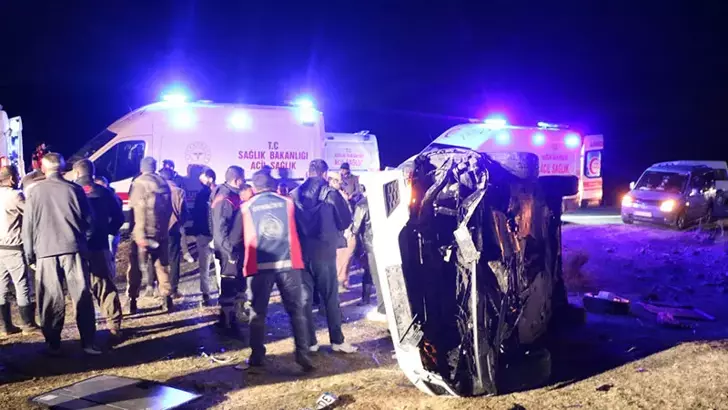 Hakkari’de Otomobil Takla Attı: 5 Yaralı