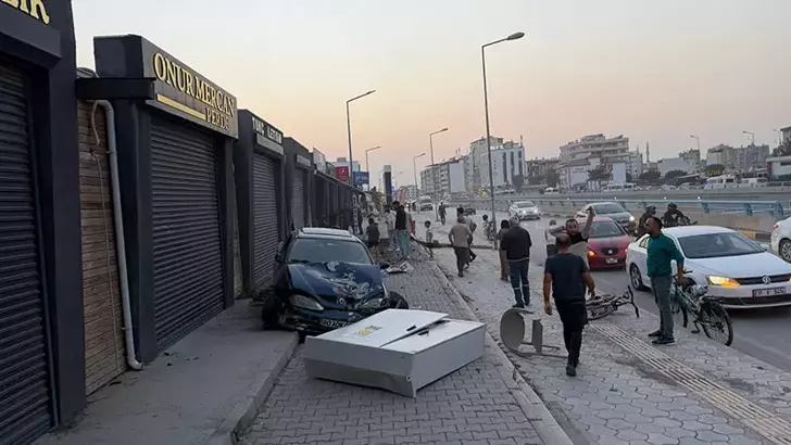 Hatay’da kaldırımda yürüyen çocuk otomobilin çarpması sonucu yaşamını yitirdi