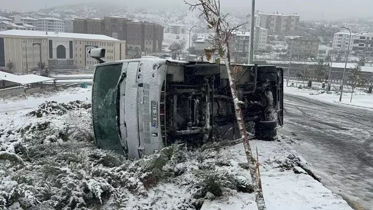 Nevşehir’de İşçi Servis Midibüsü Devrildi: 14 Yaralı