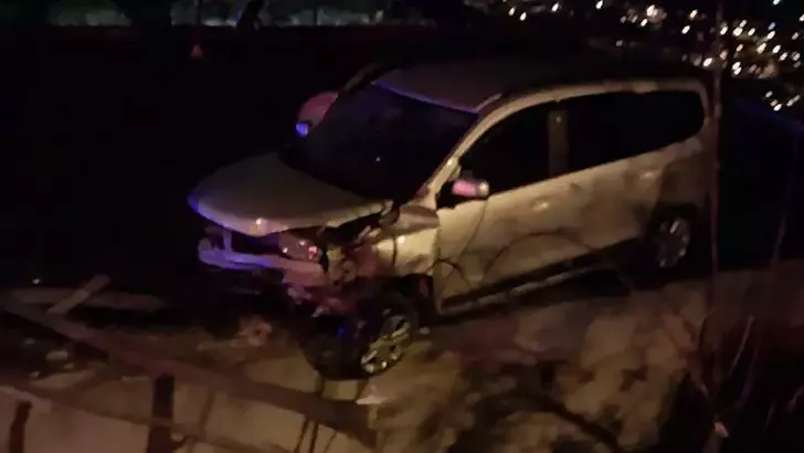 Osmaniye’de Virajı Alamayan Otomobil Evin Damına Düştü: 4 Yaralı