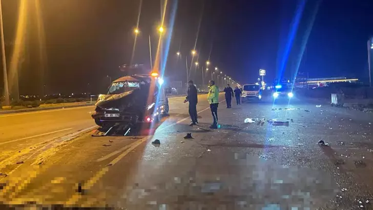 Otomobil Takla Atıp Karşı Şeride Savruldu: 1 Ölü, 2 Yaralı