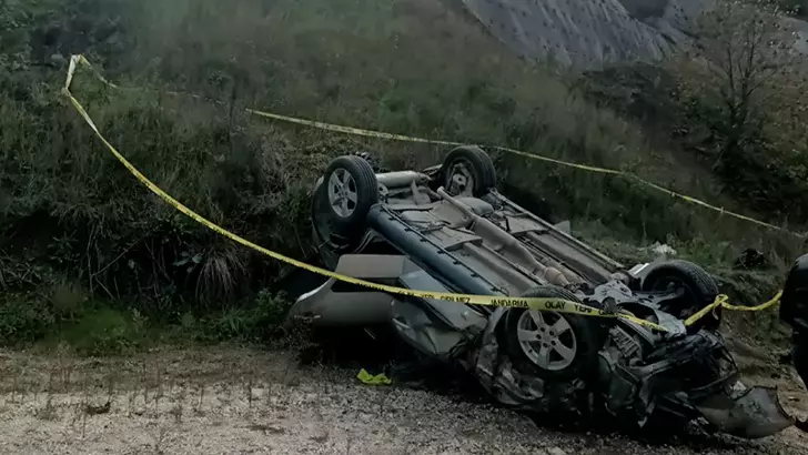 Sakarya’da Otomobil Uçuruma Devrildi: 1 Ölü, 3 Yaralı