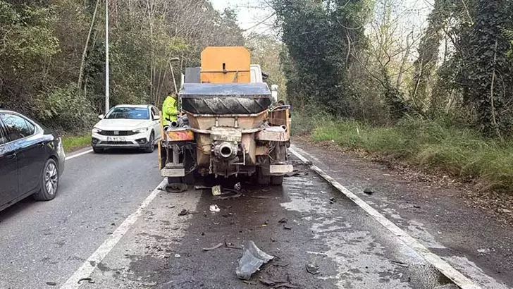 Sarıyer’de Cip ile Beton Dökme Kamyonu Kafa Kafaya Çarpıştı: 3 Yaralı