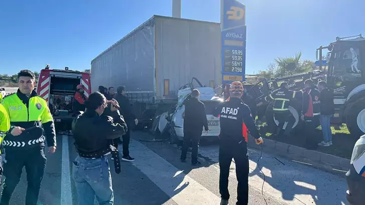 Sinop’ta Otomobilin TIR’a Çarpması Sonucu Öğretmen Hayatını Kaybetti