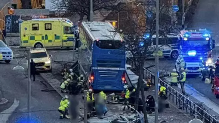 Stockholm’de Otobüs Durağa Çarptı: 3 Ölü, 3 Yaralı