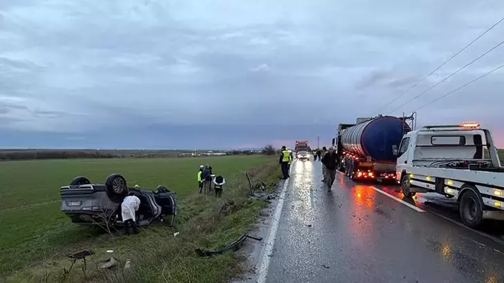 Tekirdağ’ın Ergene İlçesinde Tankerle Çarpışan Otomobildeki Kadın Hayatını Kaybetti, Eşi Yaralandı