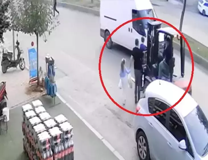 Ters Yönde İlerleyen Forkliftin Çarptığı Baba ve 2 Çocuğu Yaralandı